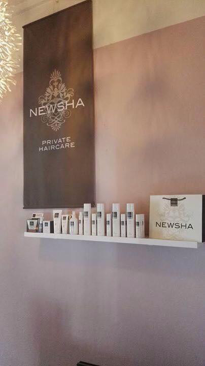 Newsha-Haarprodukte des Friseursalons Glückssträhne